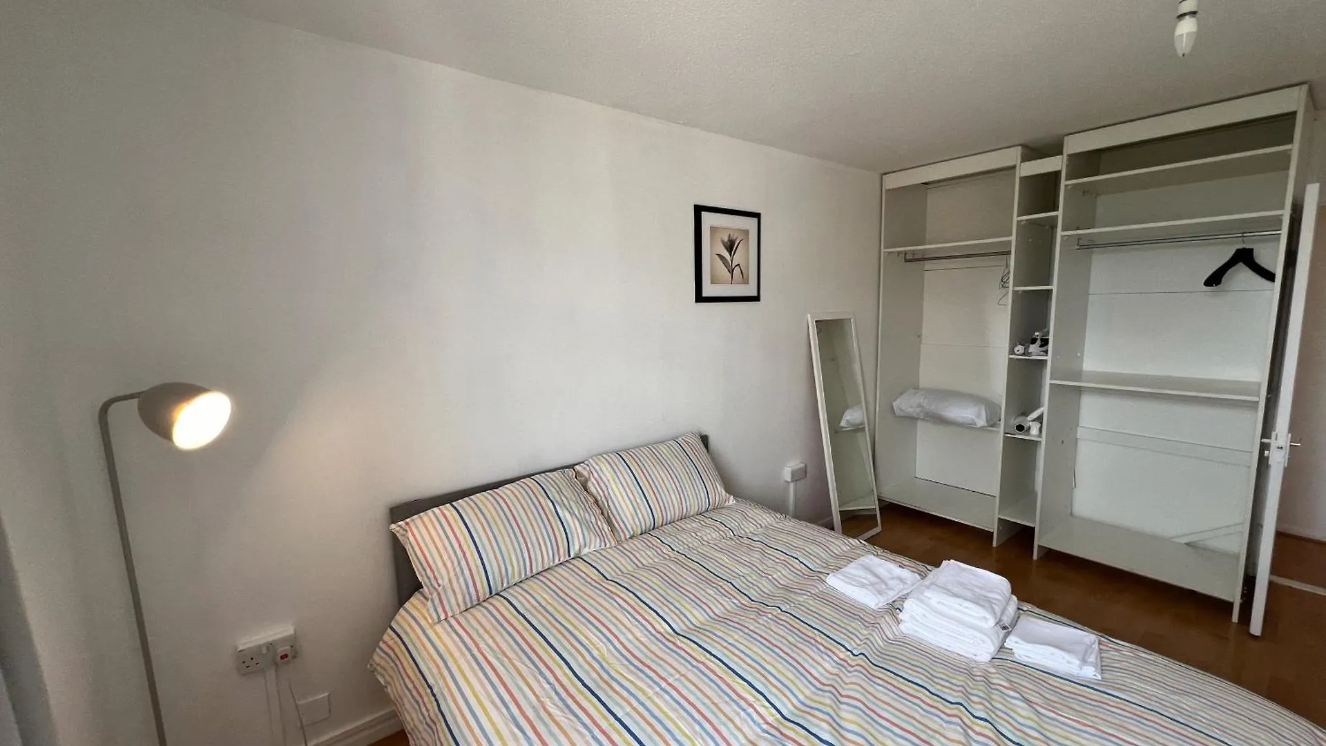 Cosy 2 Bedroom Flat With Balcony Abbey Wood Apartment