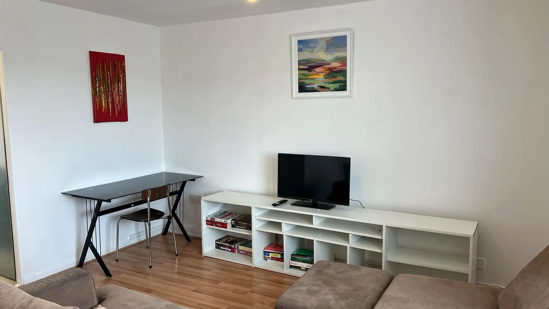 Cosy 2 Bedroom Flat With Balcony Abbey Wood Apartment